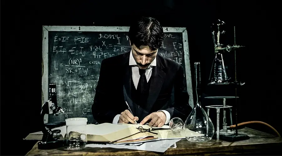 Он мог бы перевернуть весь Мир, но не нашел 'точки опоры'